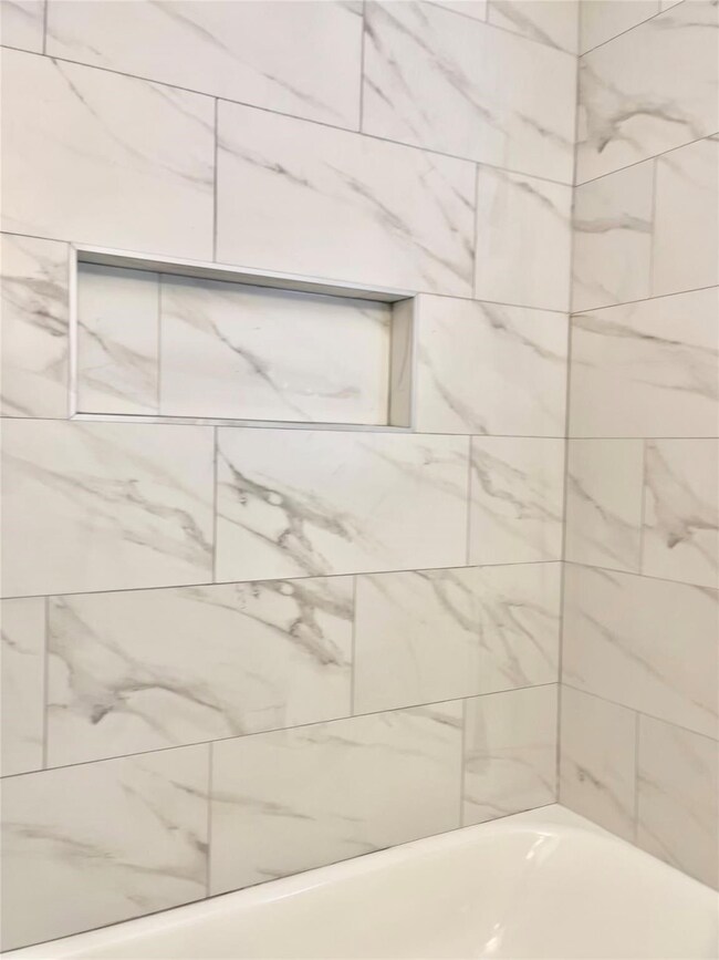 816 Barkley St, Houston, TX 77022 - photo 7