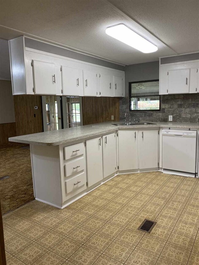 88 Kathy Ann Dr, Crawfordville, FL 32327 - photo 7