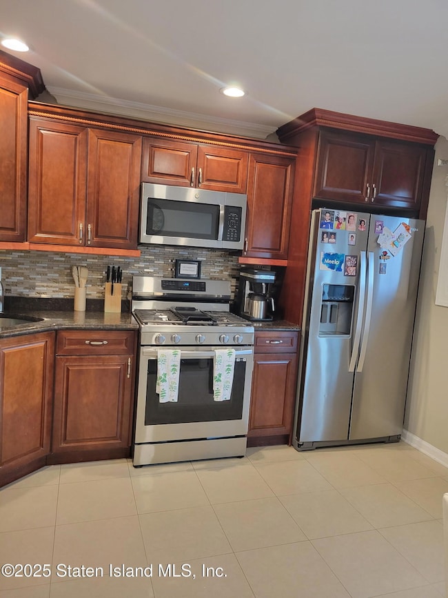 18 Calvanico Ln, Staten Island, NY 10314 - photo 7