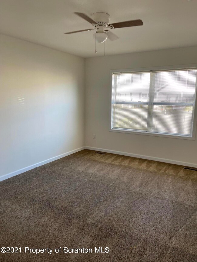 983 Ash St, Scranton, PA 18507 - photo 5