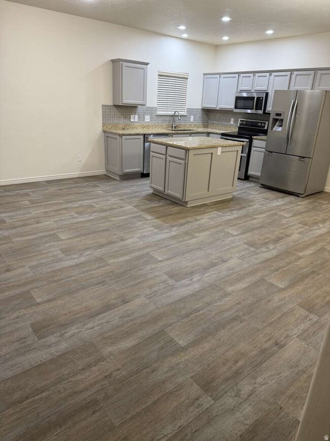 392 E 700 S unit i, Vernal, UT 84078 - photo 5