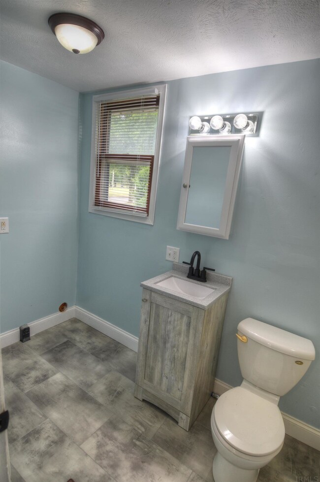 735 W Indiana Ave, Elkhart, IN 46516 - photo 5