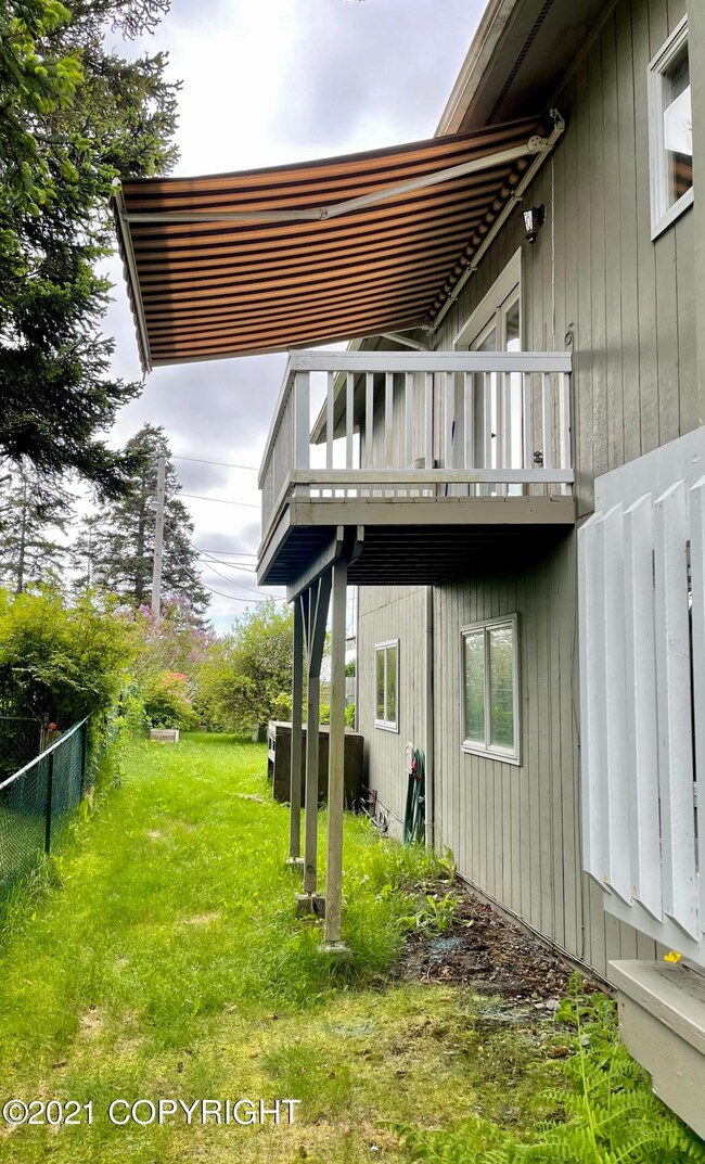 1512 Simeonoff St - Deck Awning