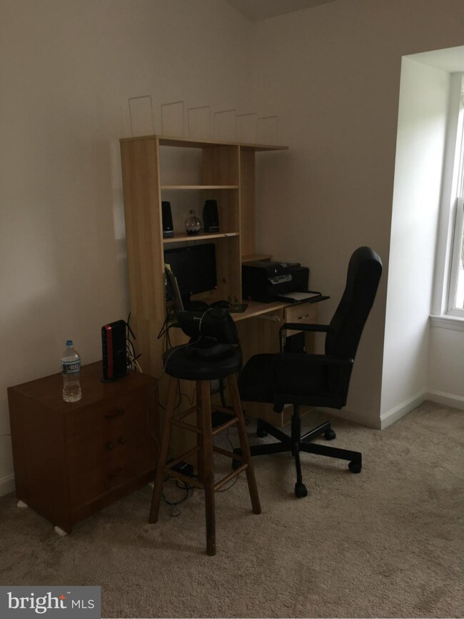 15281 Valley Stream Dr, Woodbridge, VA 22191 - photo 3