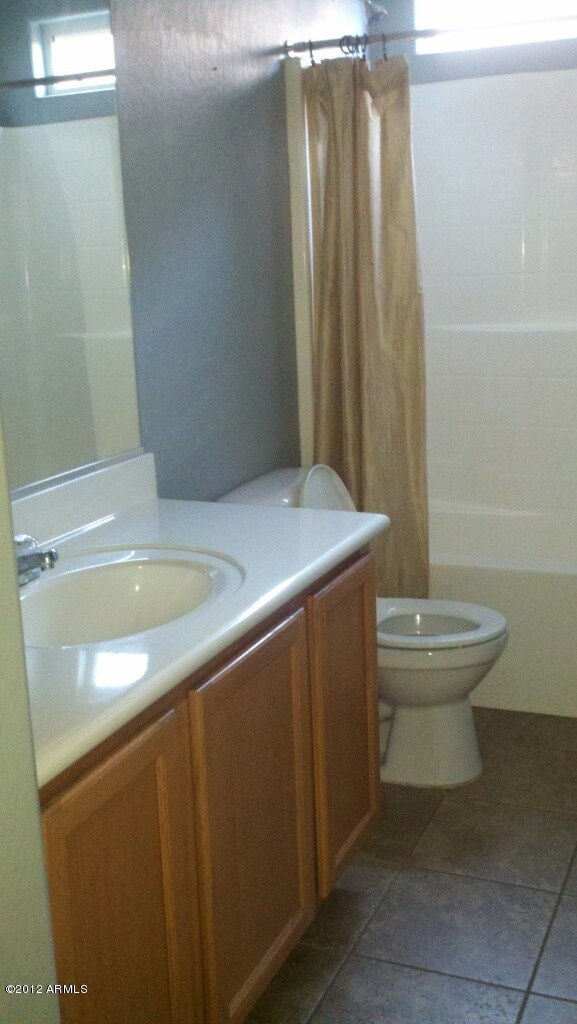Hadley Main Floor Bath