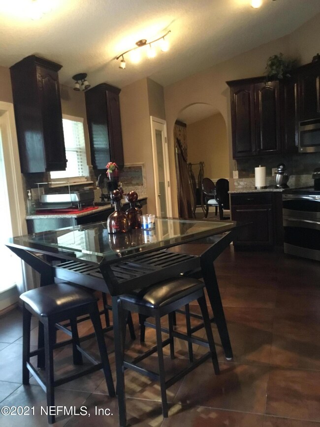 11044 Lydia Estates Dr W, Jacksonville, FL 32218 - photo 6