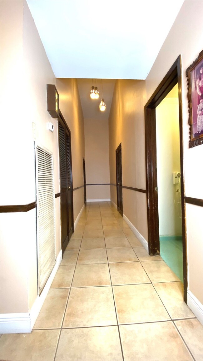 324 Wynell St, Houston, TX 77022 - photo 7