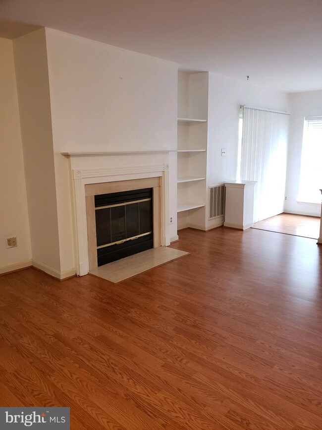 Quaker Hill Community unit 219, Alexandria, VA 22314 - photo 6