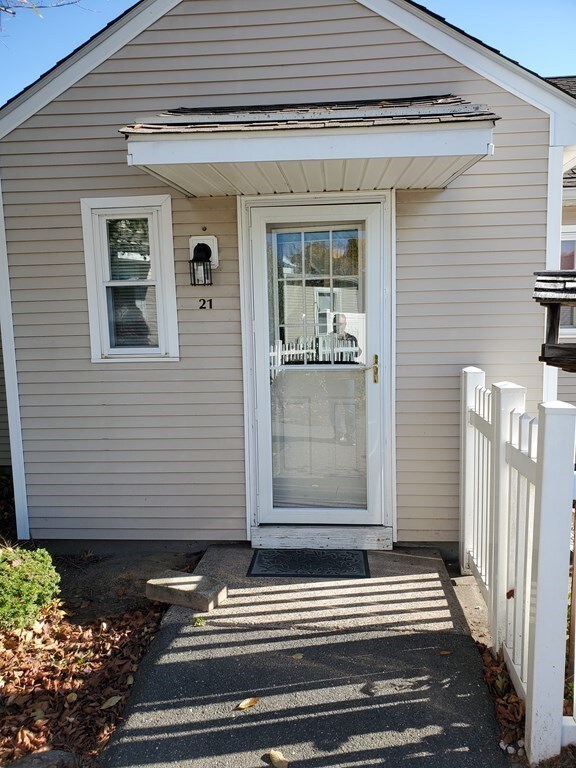 21 Mitchell Dr, Chicopee, MA 01022 - photo 2