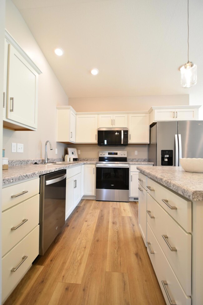 2049 E 20th St, Zumbrota, MN 55992 - photo 7