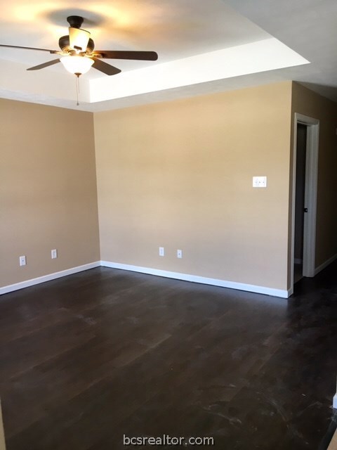 1213 Webhollow Cir unit B, Bryan, TX 77801 - photo 3
