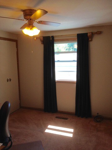 1305 Sacramento Dr, Carpentersville, IL 60110 - photo 6