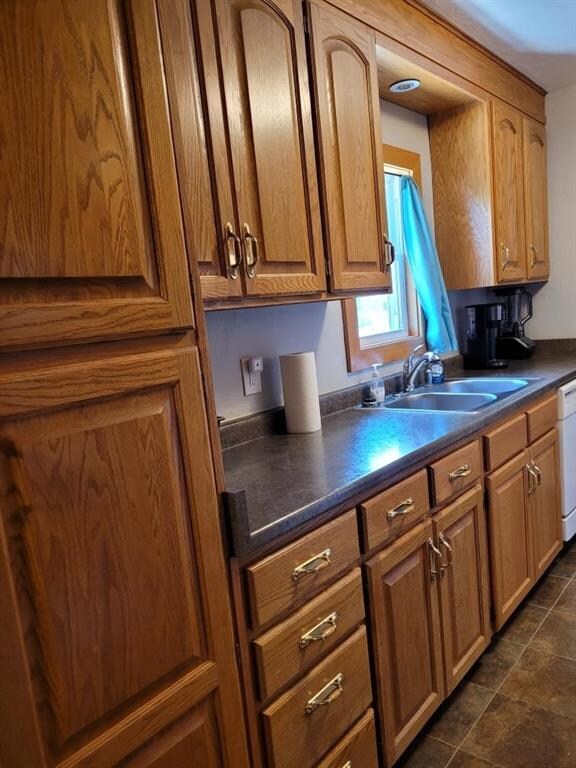 306 E 14th St N, Newton, IA 50208 - photo 4