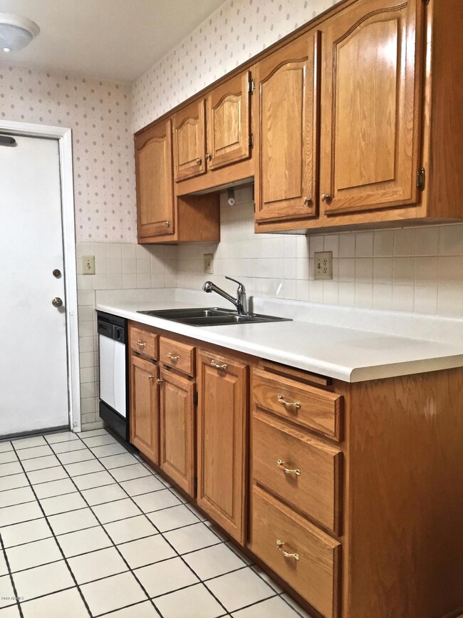 17817 N Del Webb Blvd, Sun City, AZ 85373 - photo 5