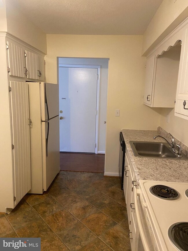 103 N Edgewood Dr unit 6, Hagerstown, MD 21740 - photo 3