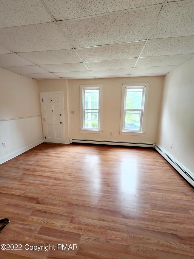 622 Scott St, Stroudsburg, PA 18360 - photo 2