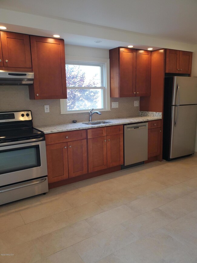 11 Tulip St unit A, Cos Cob, CT 06807 - photo 5