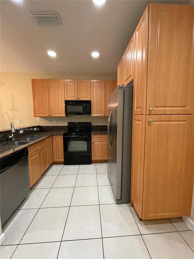 unlisted-address, Oakland Park, FL 33309 - photo 3