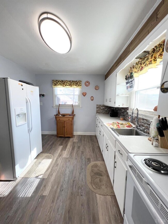 215 Triple Oak Cir, Madison Heights, VA 24572 - photo 7