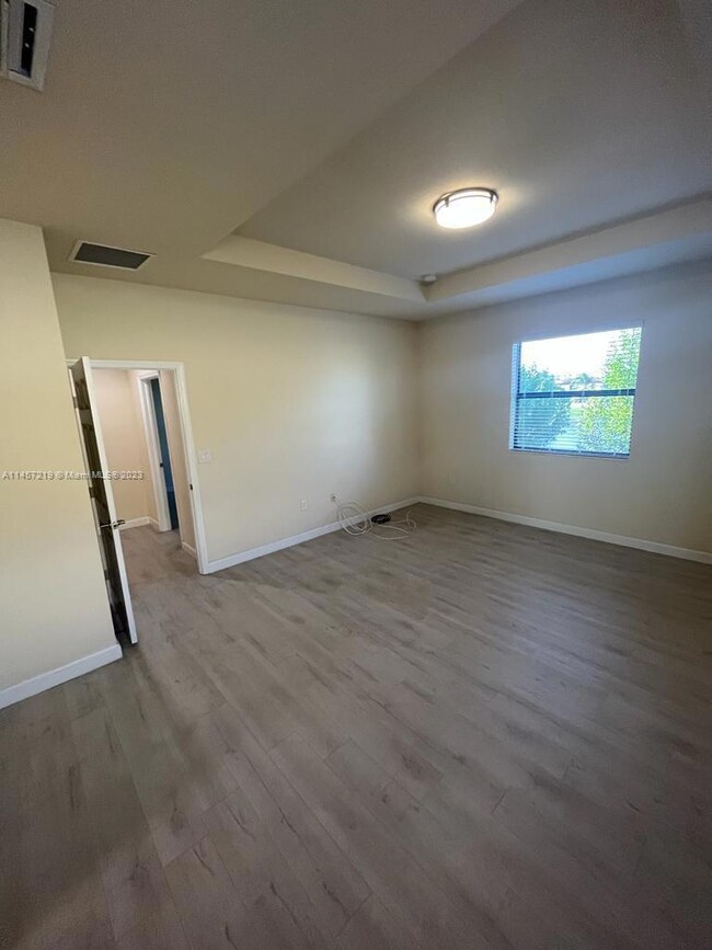 unlisted-address, Hialeah Gardens, FL 33018 - photo 3