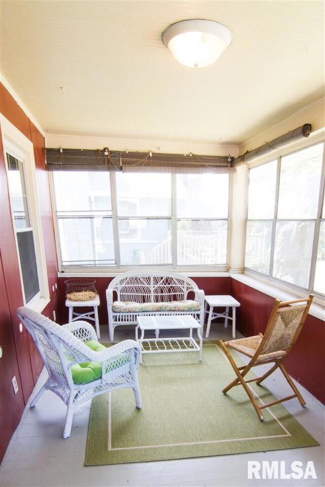 2127 Mound St, Davenport, IA 52803 - photo 2