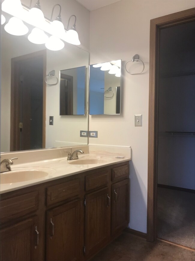 1623 Glengarry Ct unit 133, Algonquin, IL 60102 - photo 2