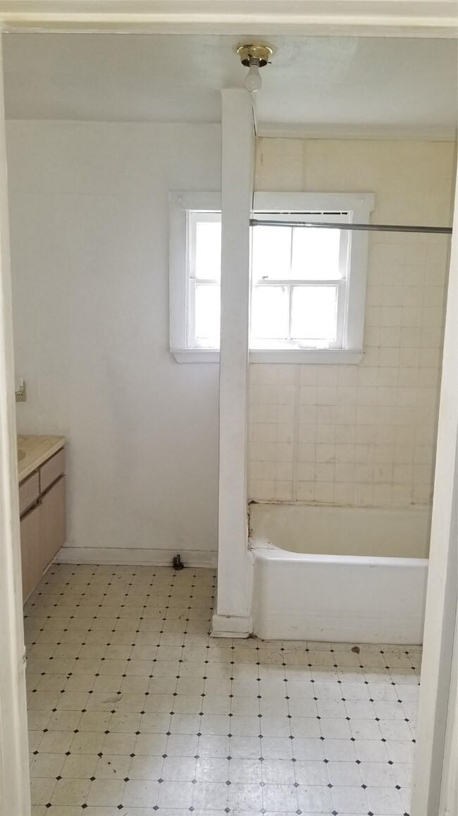 914 Ellington St, Houston, TX 77088 - photo 6