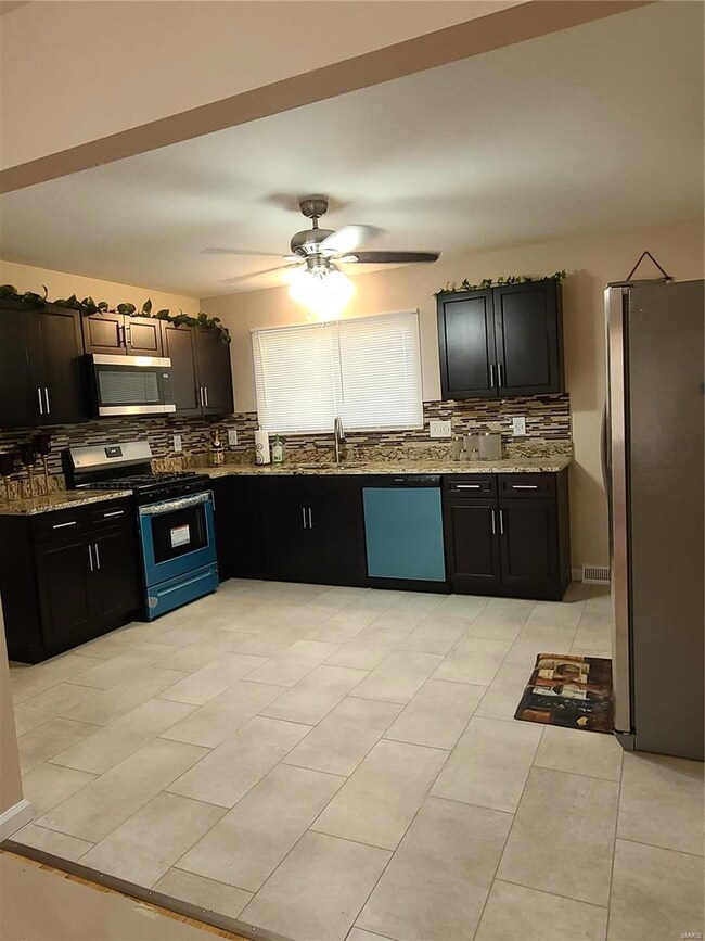 2690 Dove Dr, Florissant, MO 63031 - photo 4