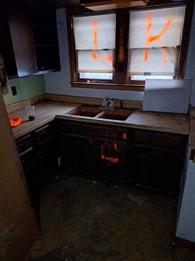 422 S Orchard Ave, Waukegan, IL 60085 - photo 4