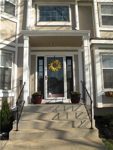 8021 Lichtenauer Dr, Lenexa, KS 66219 - photo 2