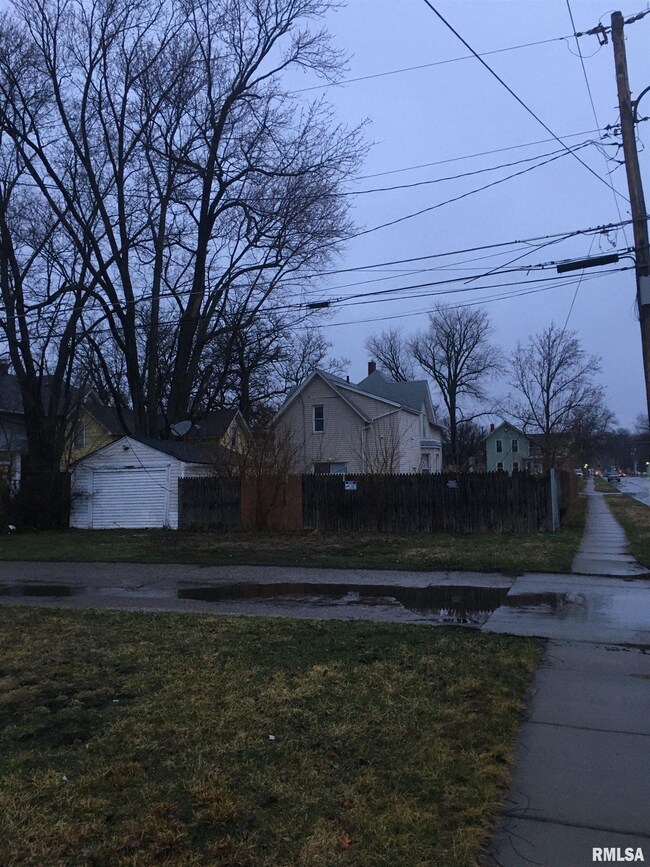 1903 W 2nd St, Davenport, IA 52802 - photo 4