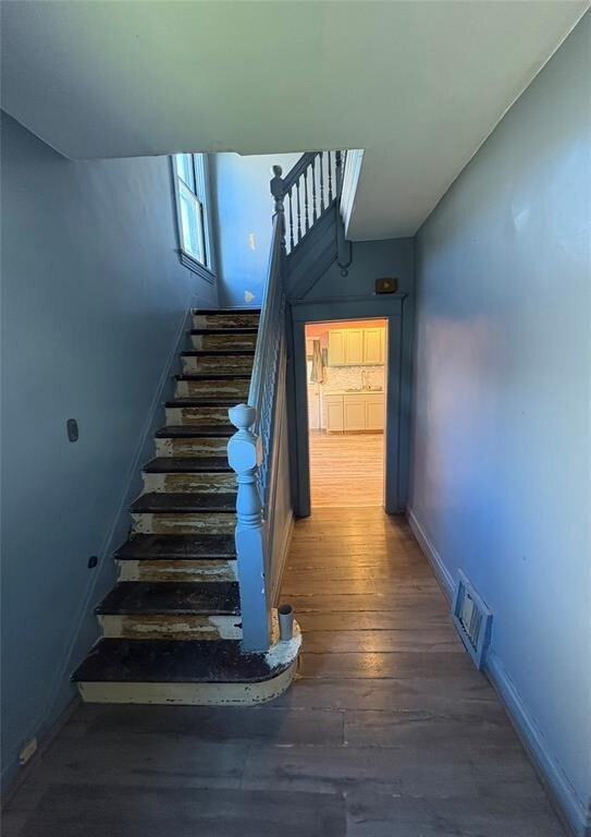 671 Spruce Ave, Sharon, PA 16146 - photo 3