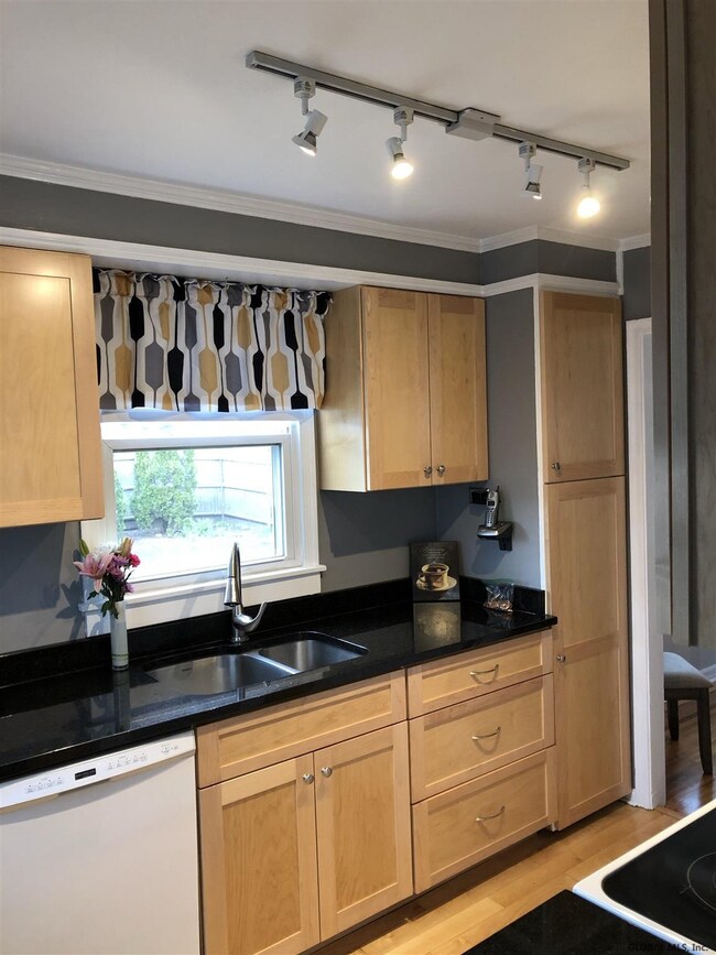 10 Jermain St, Albany, NY 12206 - photo 7