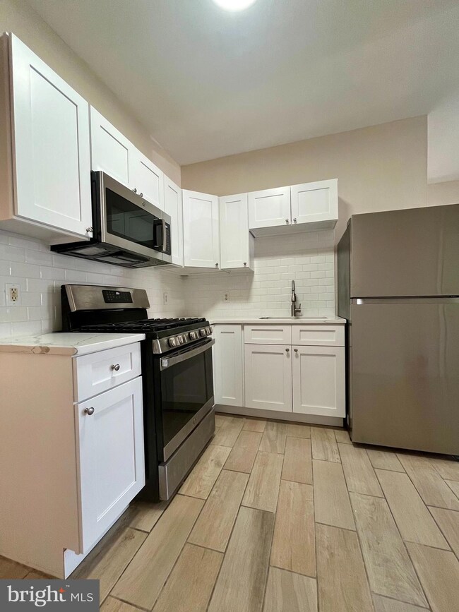 204 Redmond St unit 1, New Brunswick, NJ 08901 - photo 4