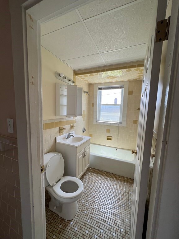 382 Mcgrath Hwy unit 2l, Somerville, MA 02143 - photo 3