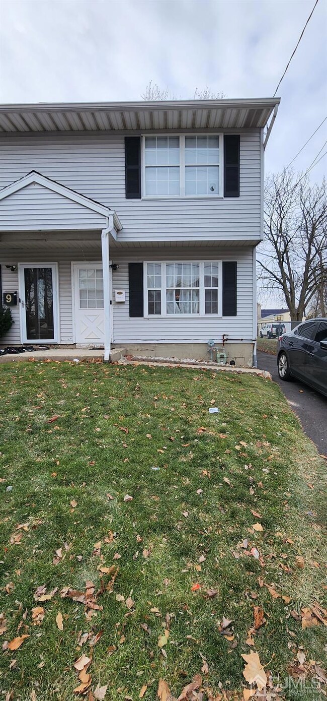 11 Lefferts St, Carteret, NJ 07008 - photo 2