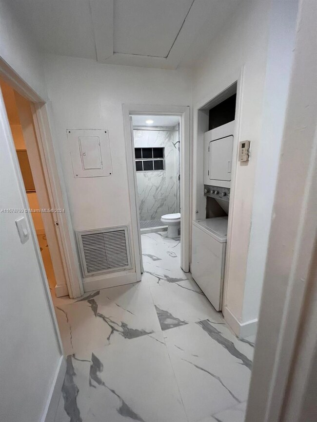 708 SW 10th St unit 2, Dania, FL 33004 - photo 4