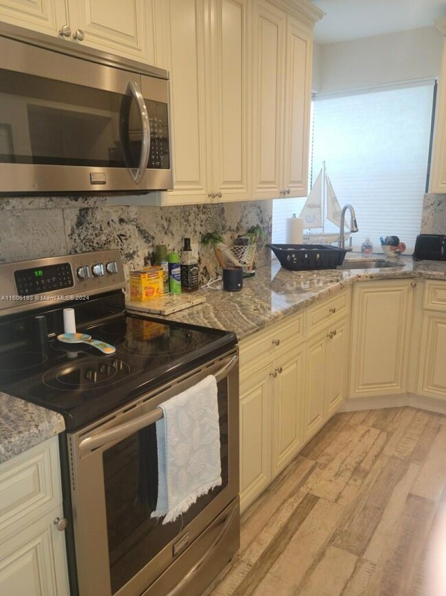 3201 Canal Dr unit 2, Pompano Beach, FL 33062 - photo 6