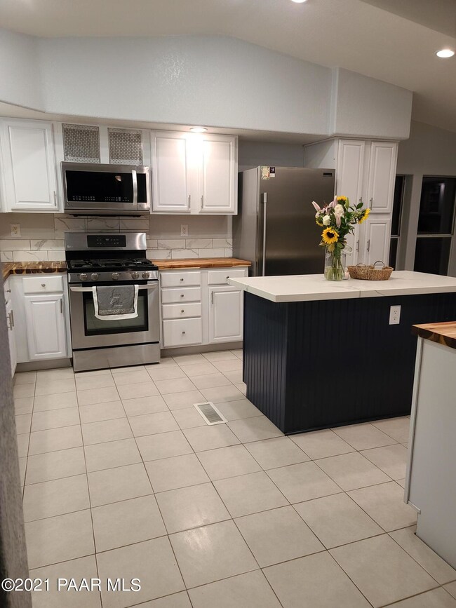 510 W Awesome View Ln, Paulden, AZ 86334 - photo 6