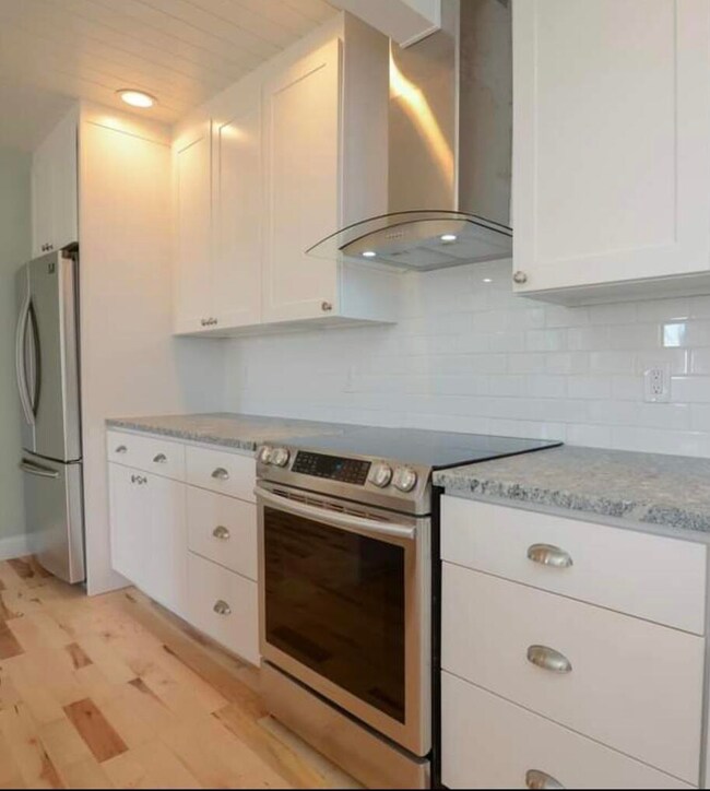 17 Juniper St, Old Orchard Beach, ME 04064 - photo 5