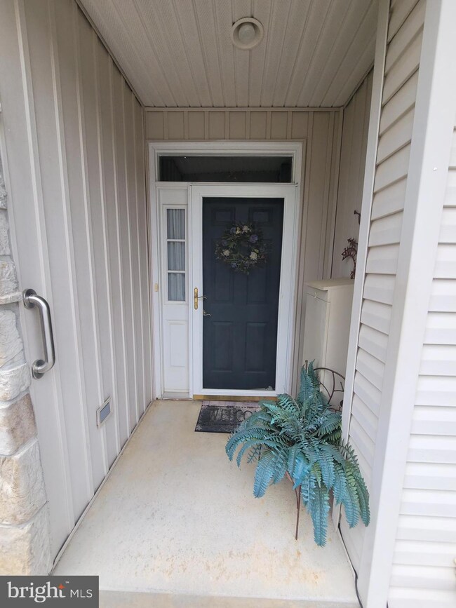 909 S Marshview Rd unit 909, Stewartstown, PA 17363 - photo 4