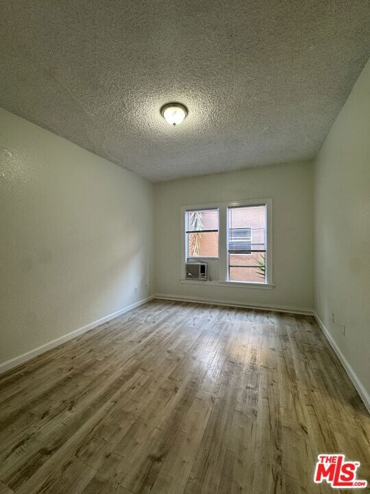 3051 Leeward Ave unit 208, Los Angeles, CA 90005 - photo 4