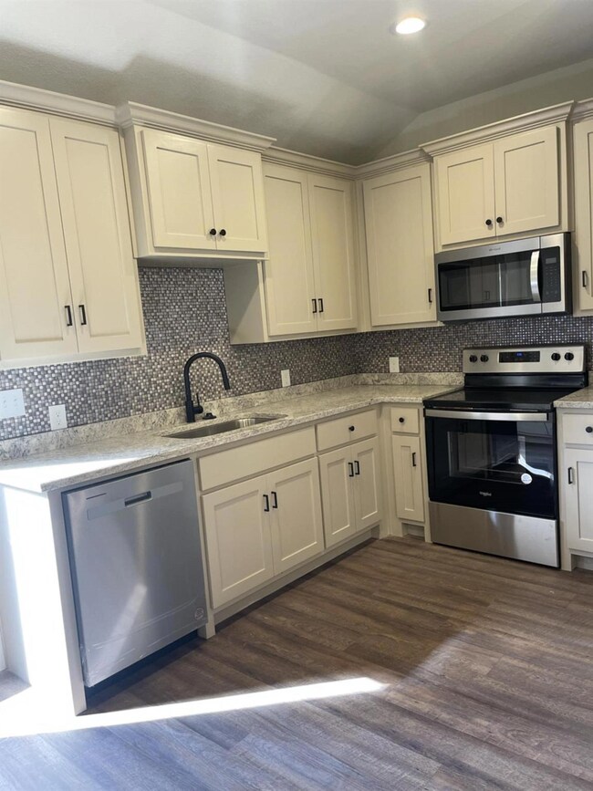 311 W Lampasas St unit A, Ennis, TX 75119 - photo 5