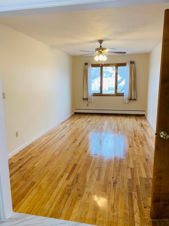 53 Spratt Ave, Staten Island, NY 10306 - photo 7