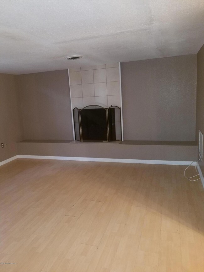 2633 Leonid Rd, Jacksonville, FL 32218 - photo 4