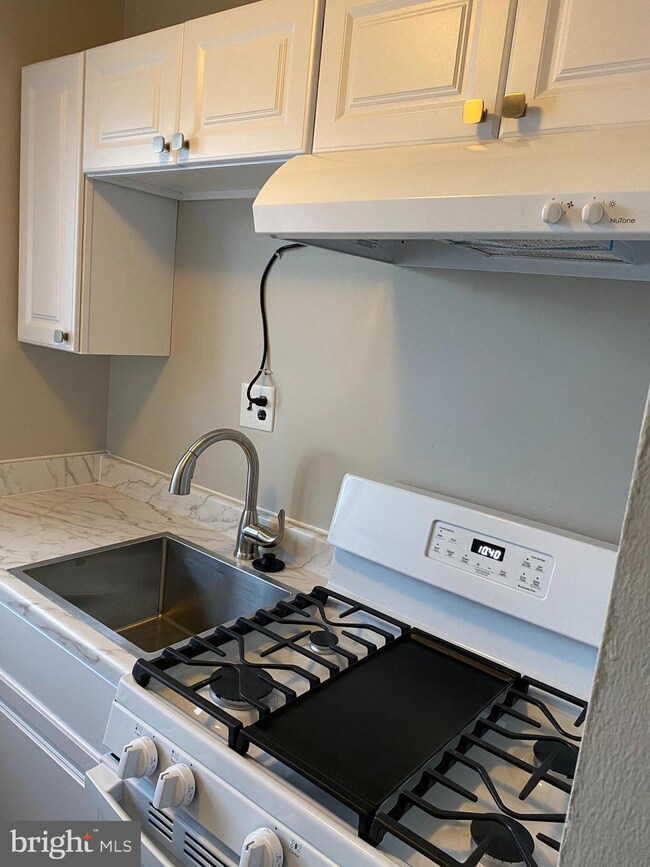 9730 Glen Ave unit 202-97, Silver Spring, MD 20910 - photo 5