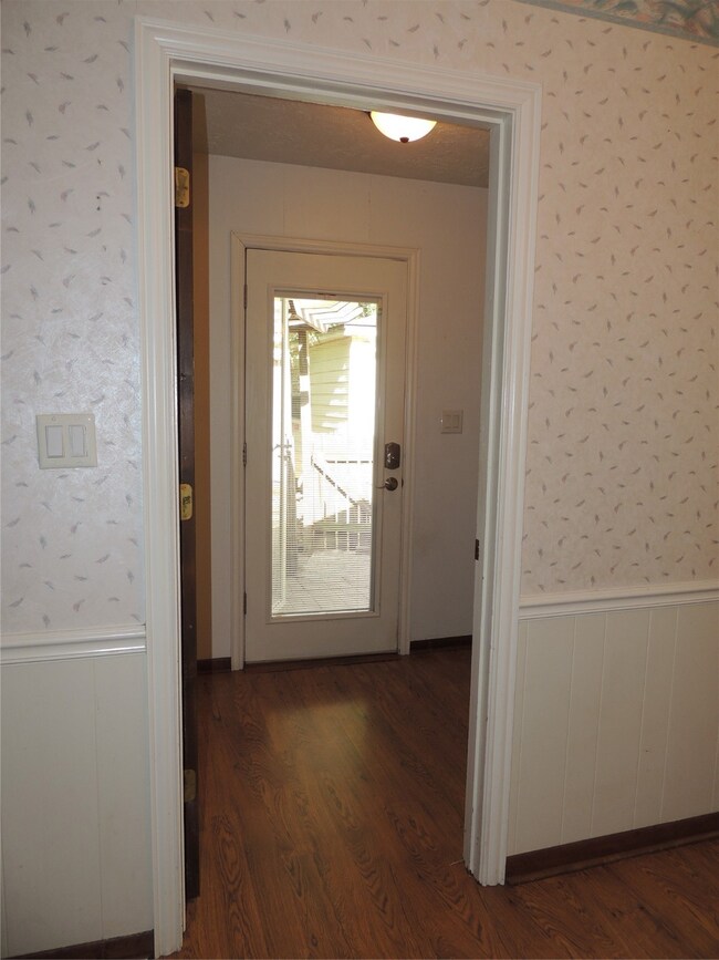 Breakfast rm looking into the Utility room