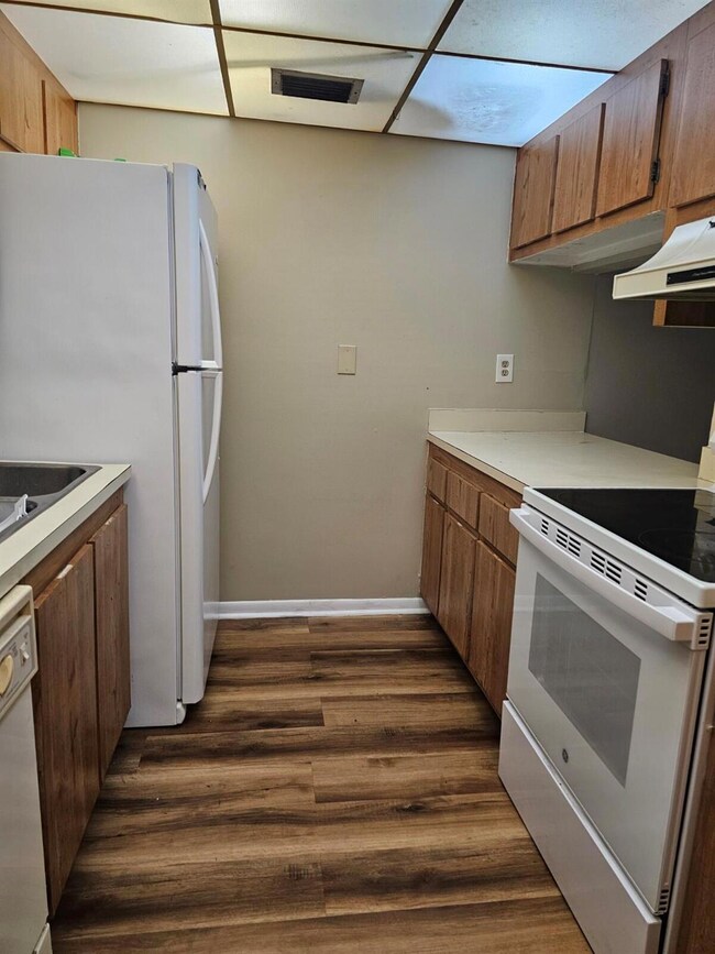 Presidential Golfview unit 2050, West Palm Beach, FL 33401 - photo 5