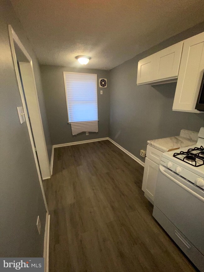 565 S 3rd St, Darby, PA 19023 - photo 4