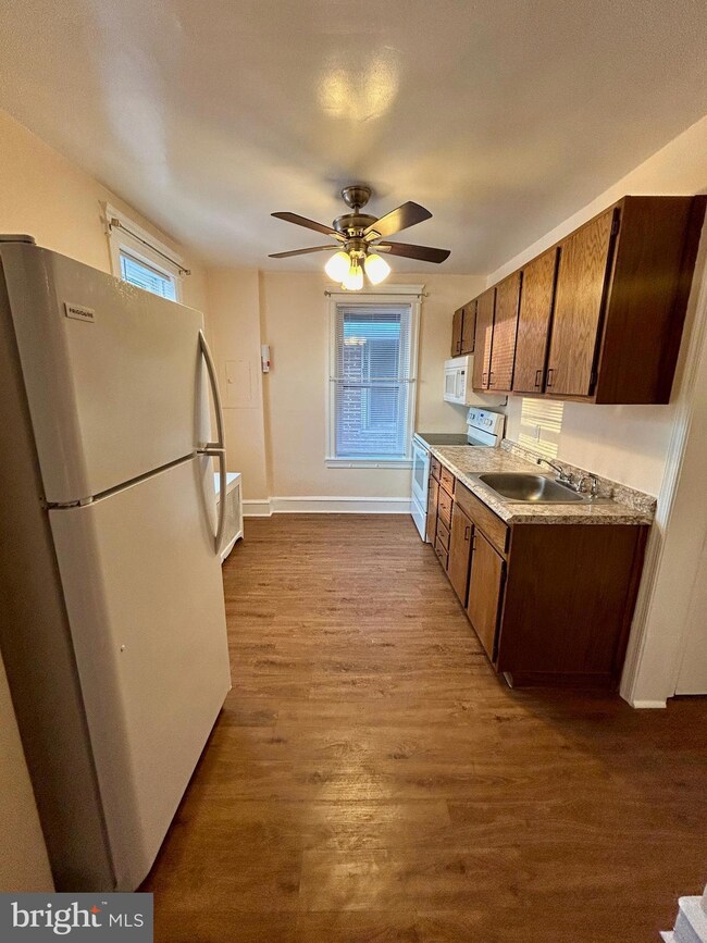 224 Clifton Ave unit 2, Darby, PA 19023 - photo 5